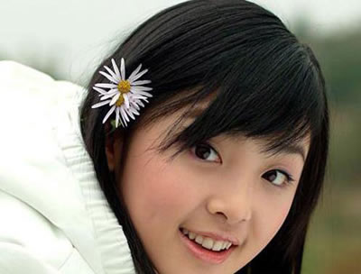 ˴